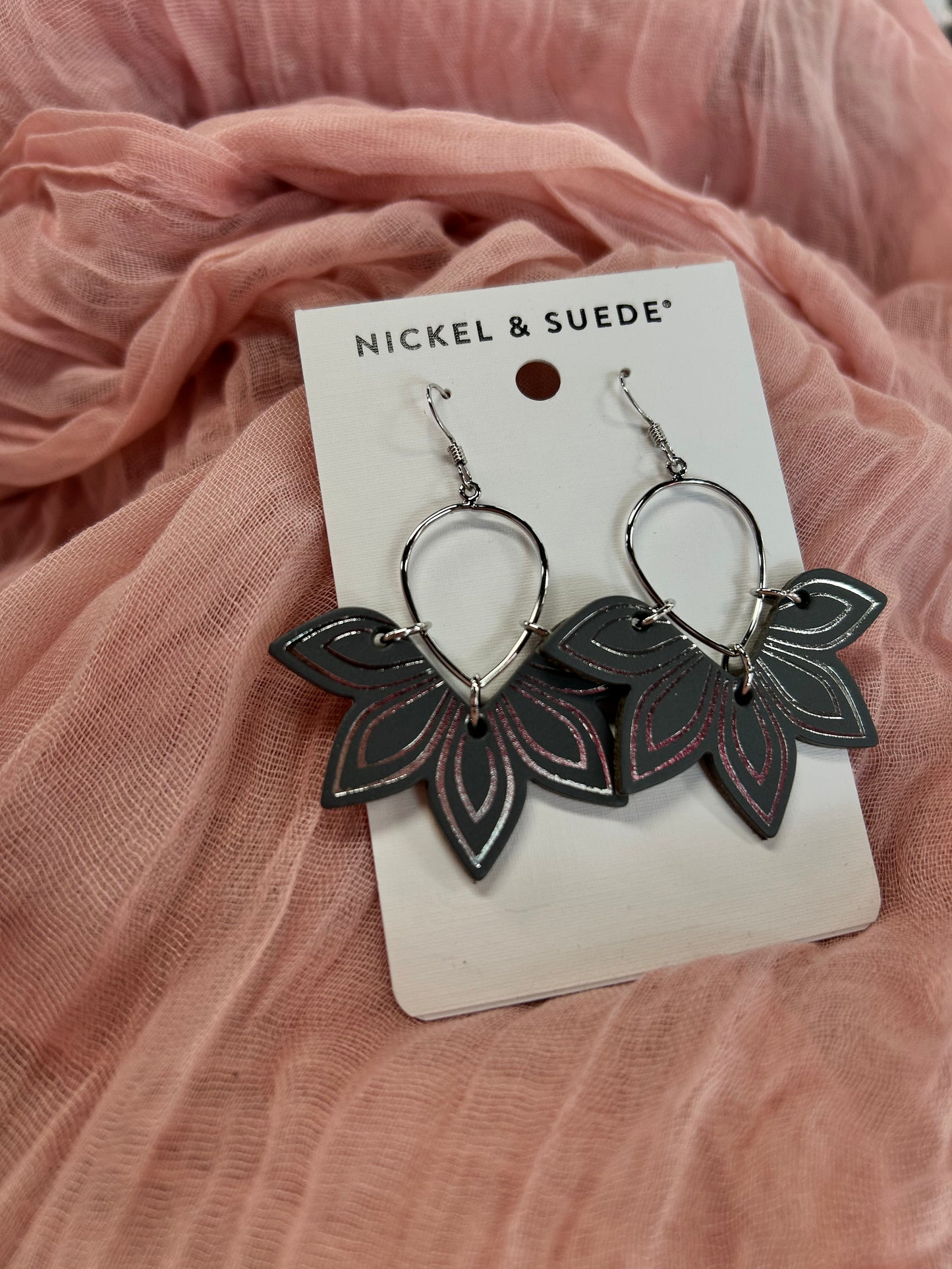 Shadow Gray Floras