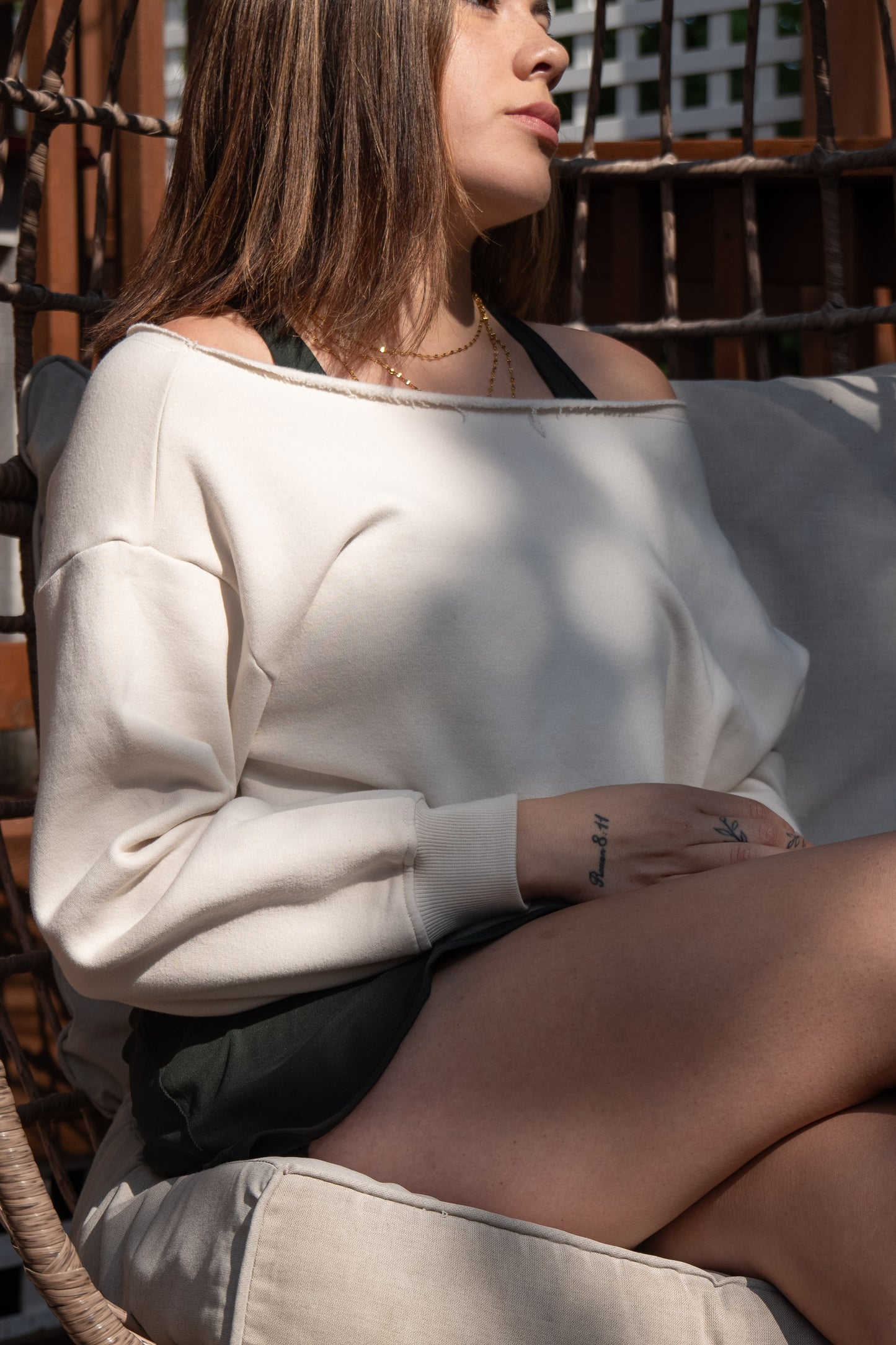 Off The Shoulder Sweatshirt Cream