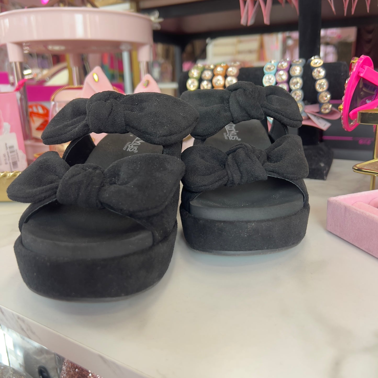 Bowed Up Wedges Black