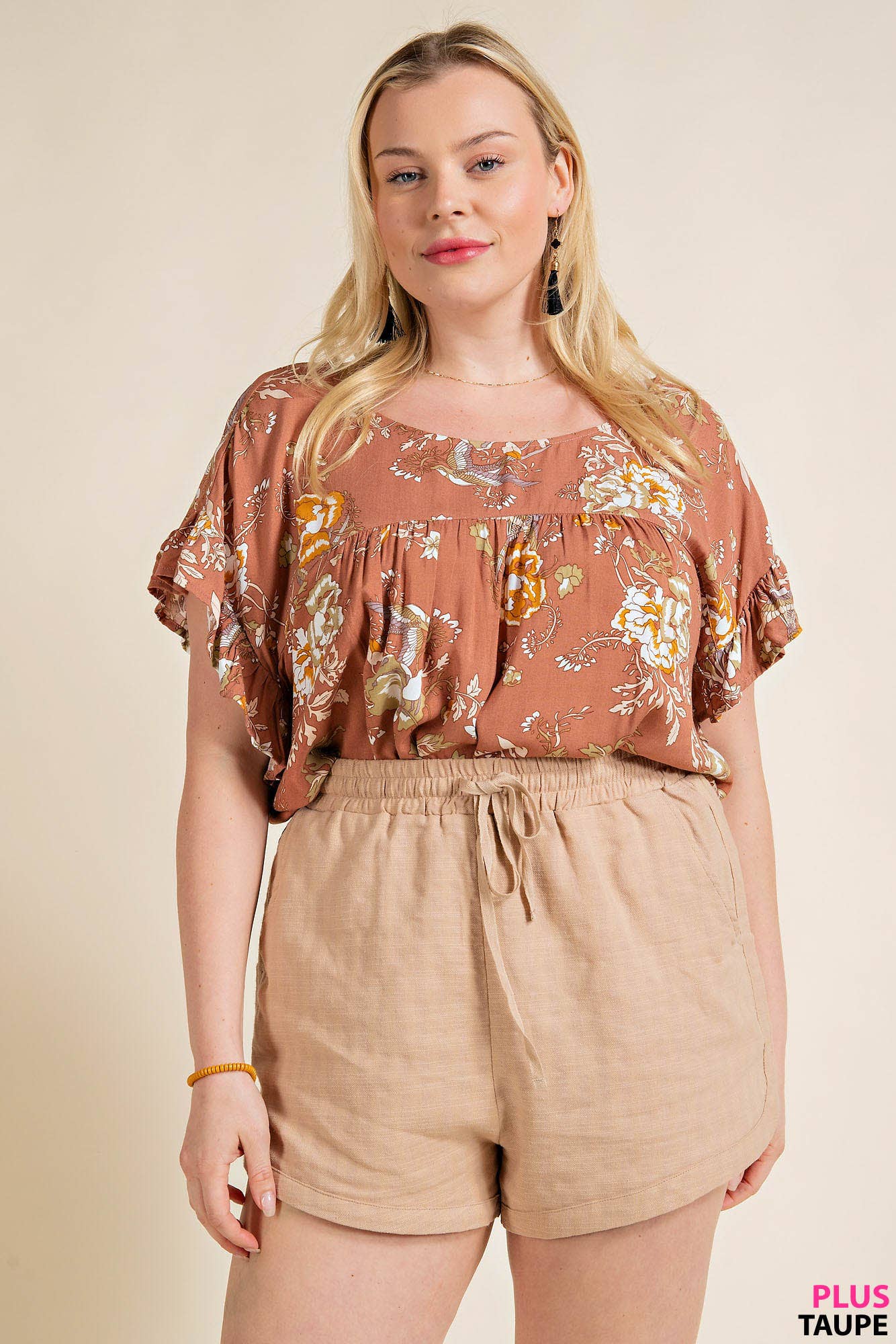 Curvy Linen Shorts