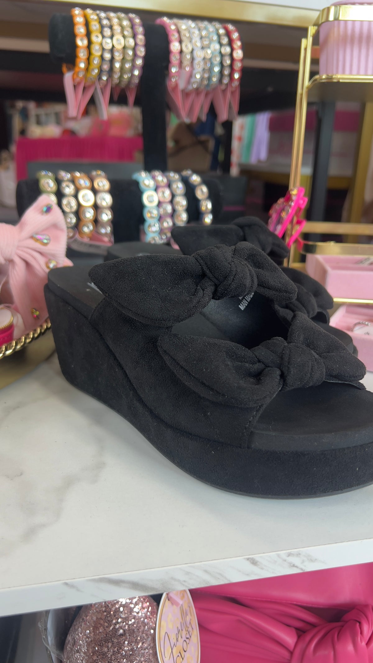 Bowed Up Wedges Black