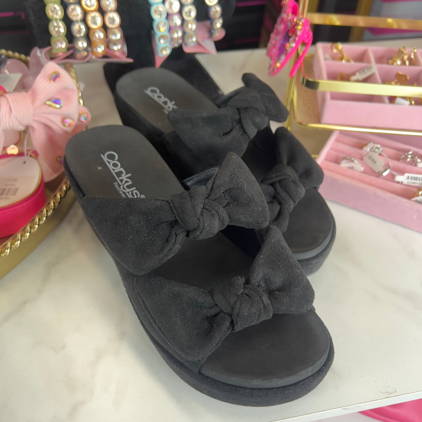 Bowed Up Wedges Black