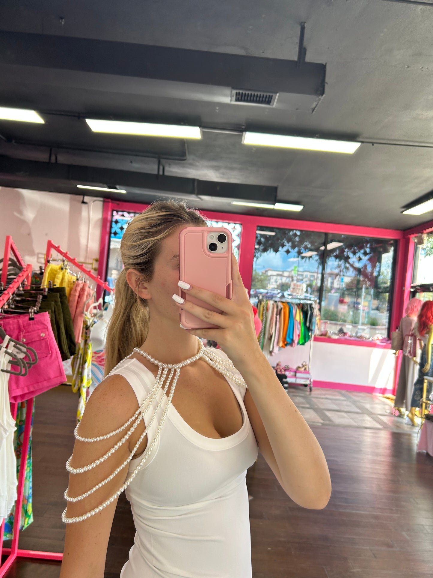 Pearl Affair Shoulder Necklace