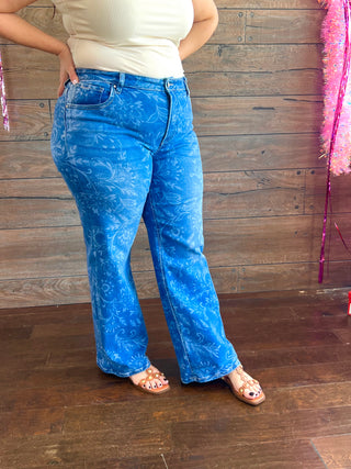 Curvy Mid-Rise Soft Bloom Denim