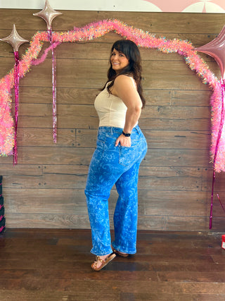 Curvy Mid-Rise Soft Bloom Denim