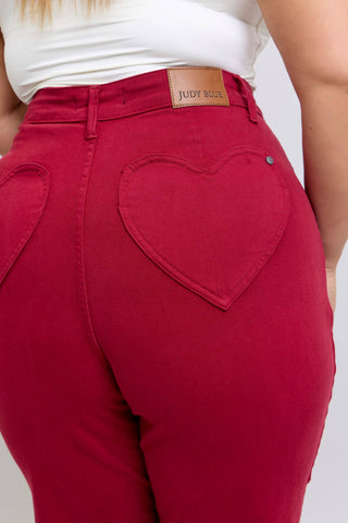 Curvy HW Straight Jeans Heart Pockets