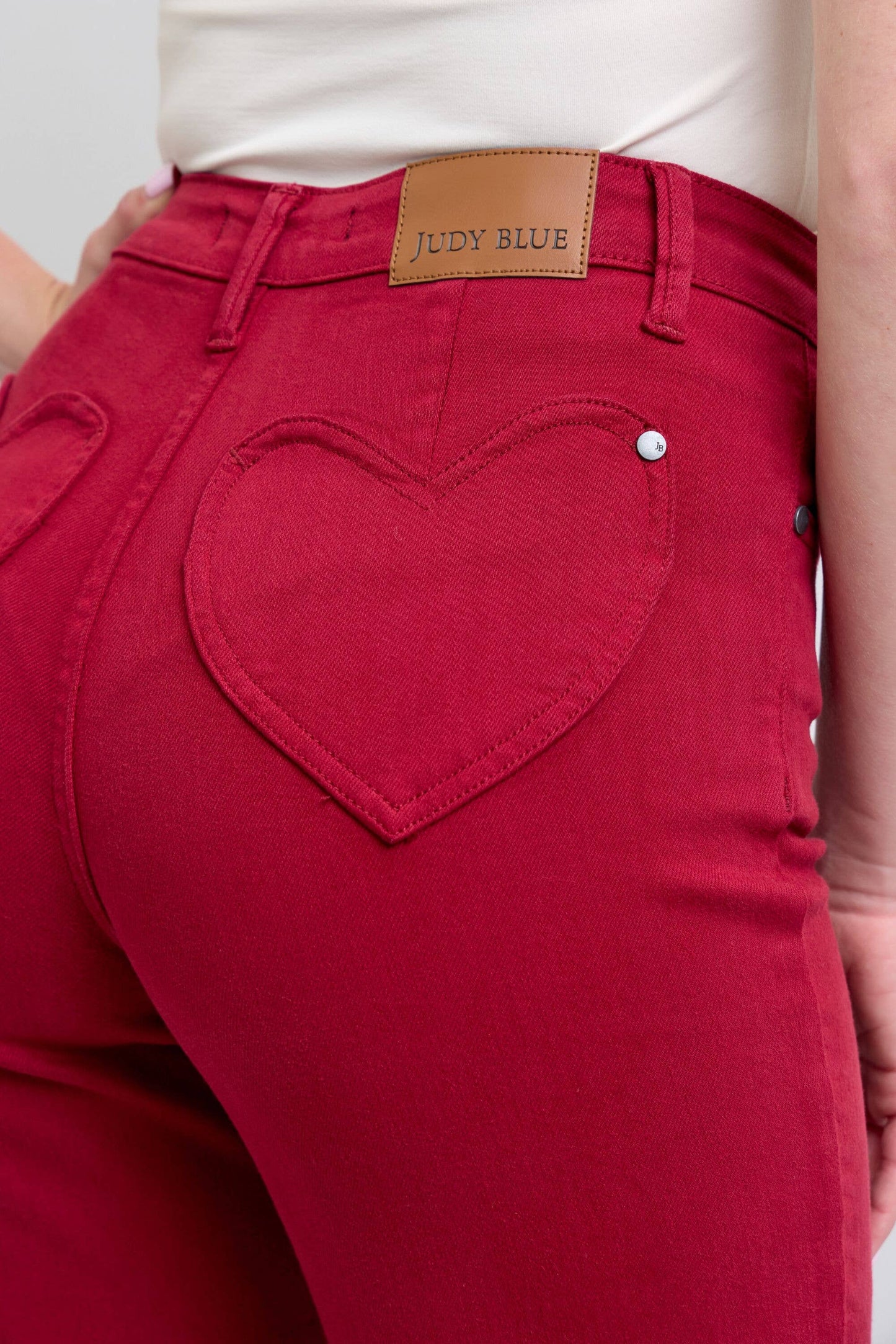 HW Straight Jeans Heart Pockets